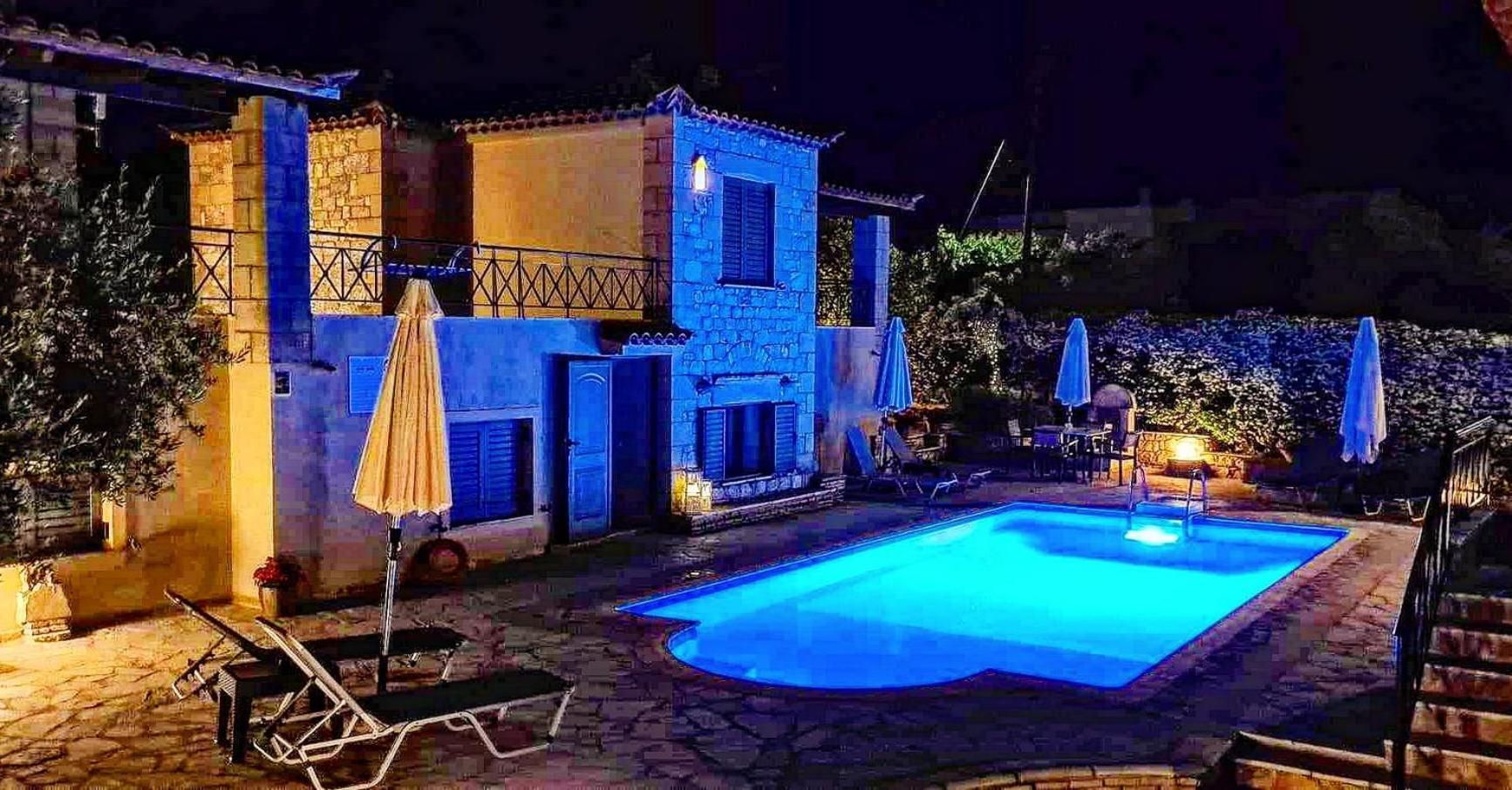 Finikes Apartments Stoúpa Exterior photo