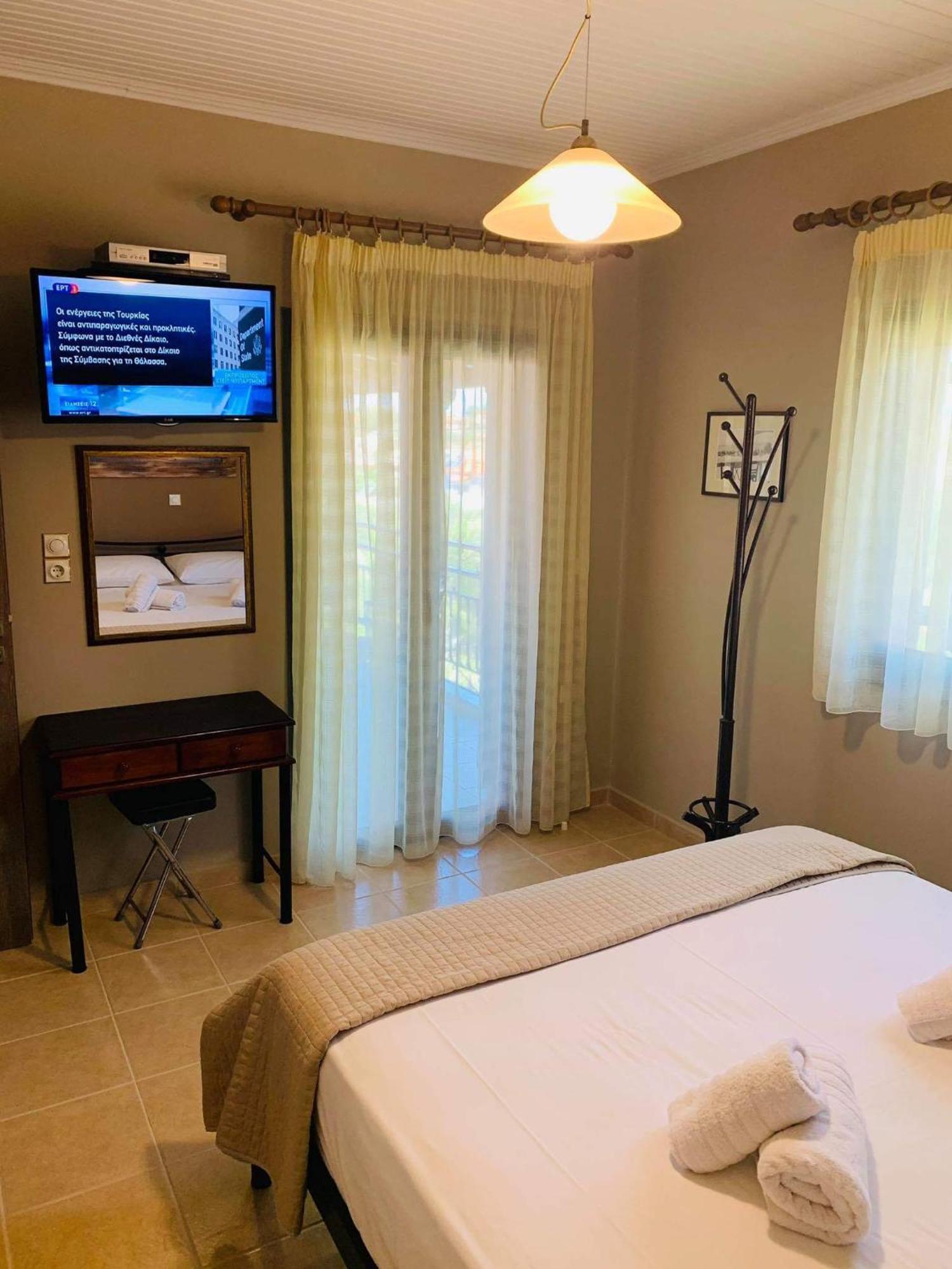 Finikes Apartments Stoúpa Room photo