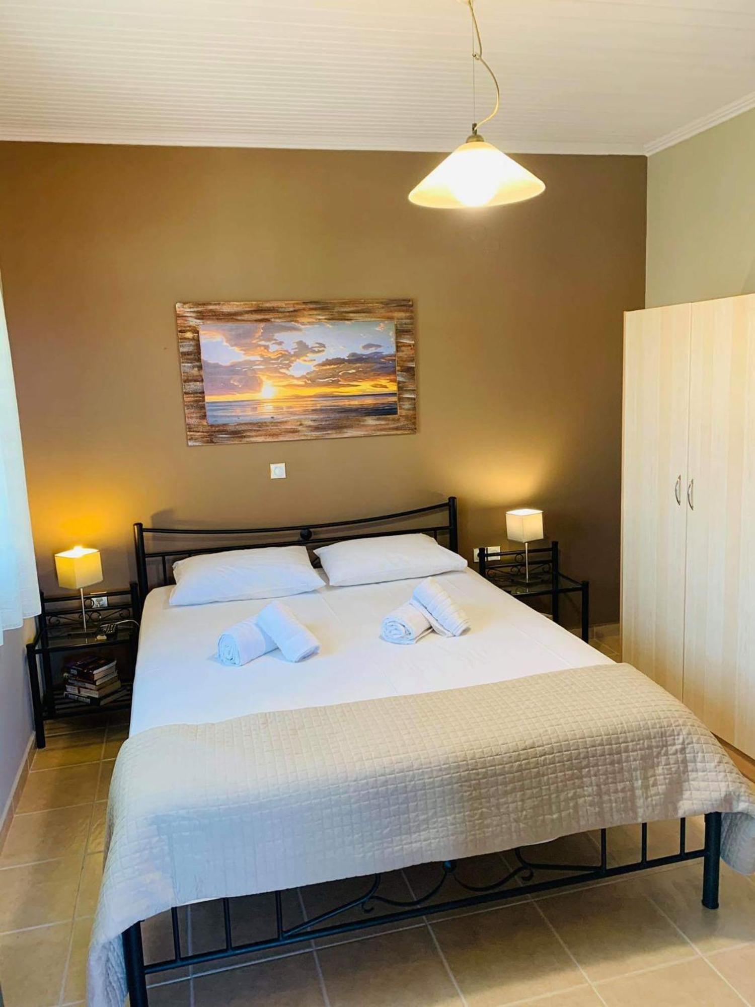 Finikes Apartments Stoúpa Room photo