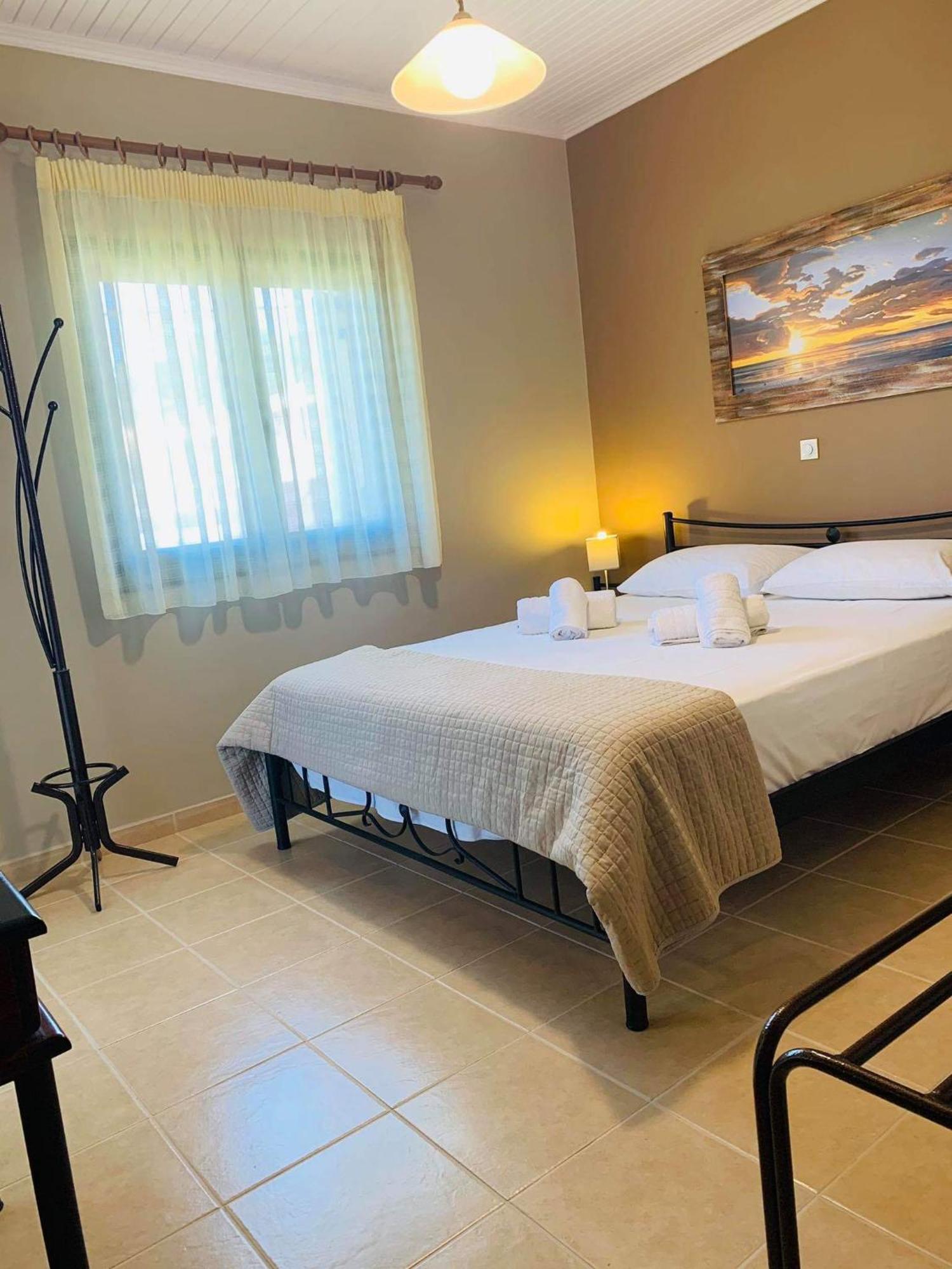 Finikes Apartments Stoúpa Room photo