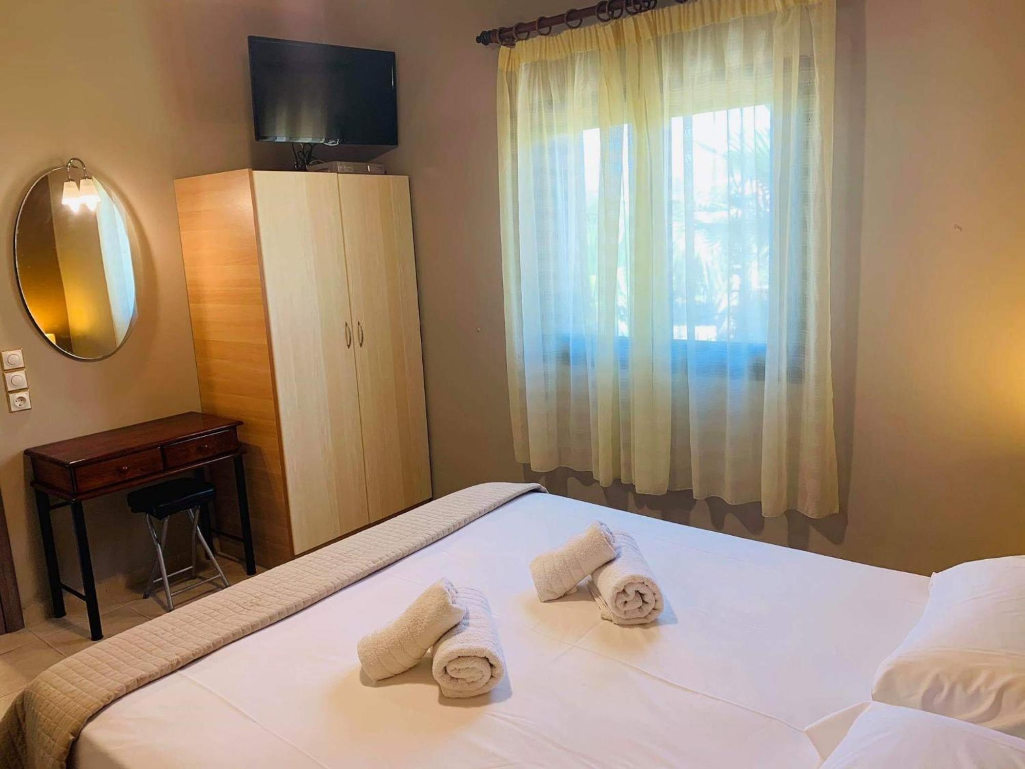 Finikes Apartments Stoúpa Room photo